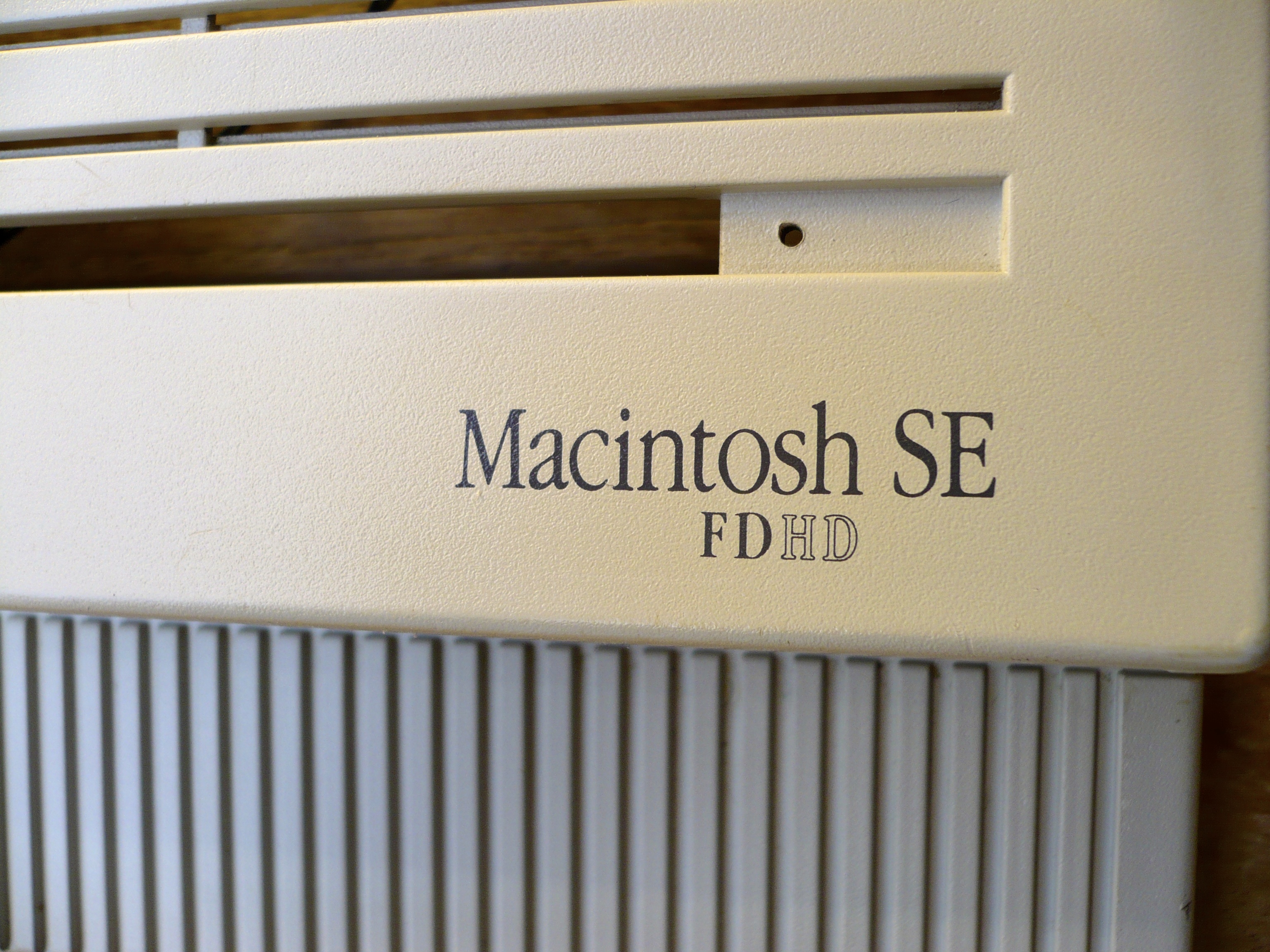 Macintosh SE FDHD Antes de la aplicación del retrobright